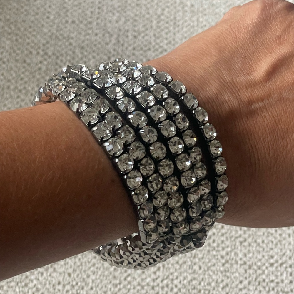 Chico’s New Elegant Silver Stretch Crystal Bracelet